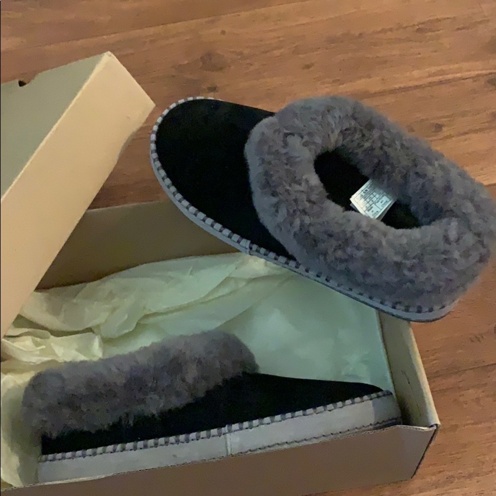 UGG shoes / slippers  * NEW / NVR WORN *